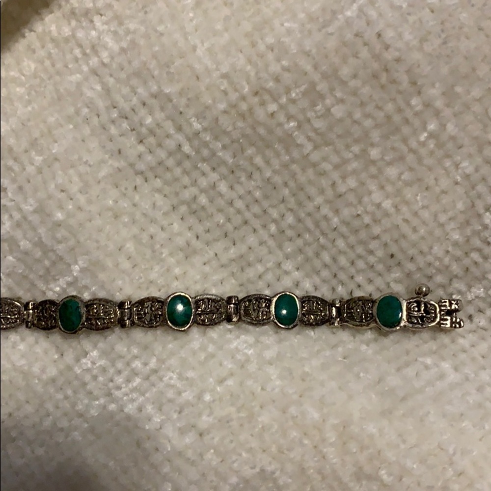 Silver and green fashion bracelet